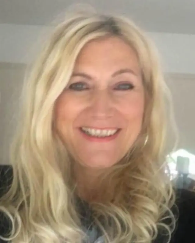 Portrait of Sonya Hudson, clinical hypnotherapist, smiling